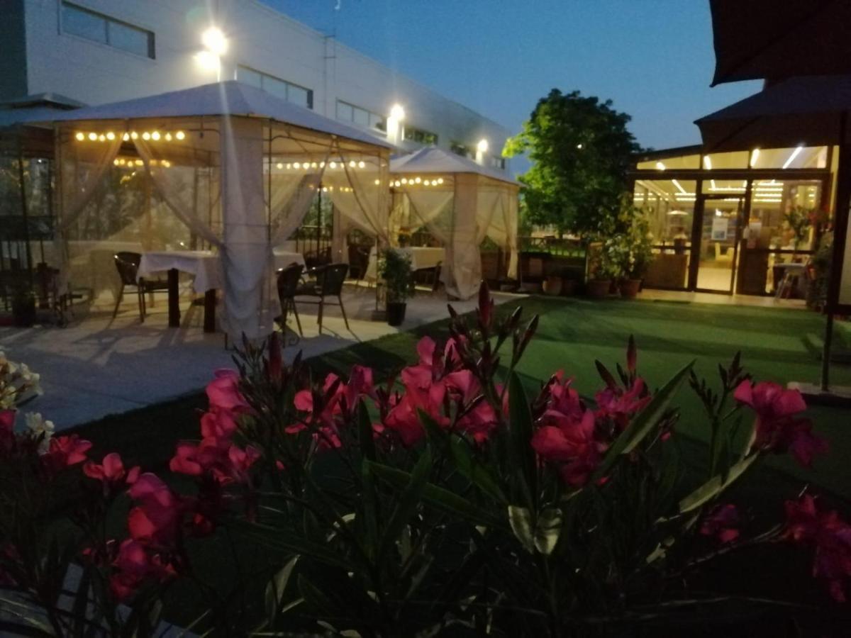 Sultan Mehmet Pensiune & Restaurant Braszów Zewnętrze zdjęcie