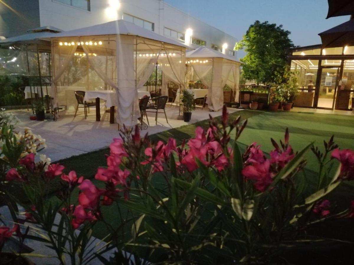 Sultan Mehmet Pensiune & Restaurant Braszów Zewnętrze zdjęcie